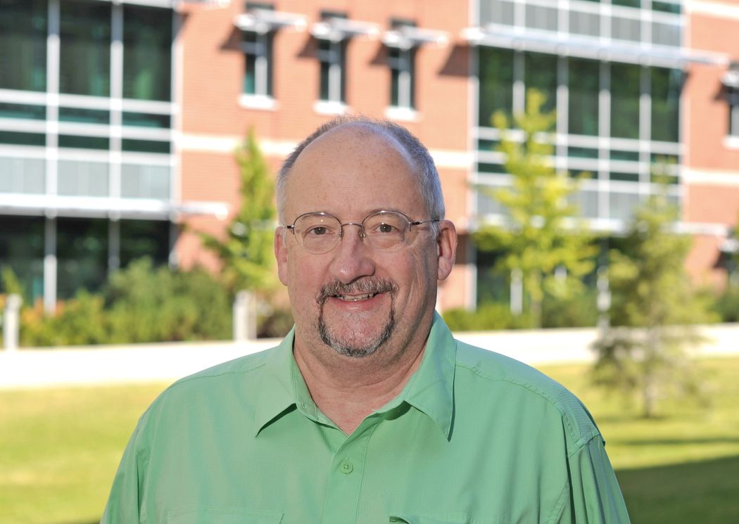 A photo of Heiko Jansen, standing in front of a building.