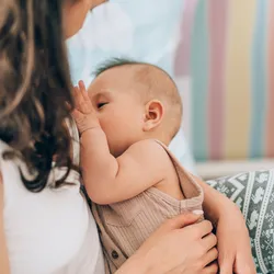 A mother breastfeeding her baby. Antibodies in the breastmilk shape the baby’s immune responses.