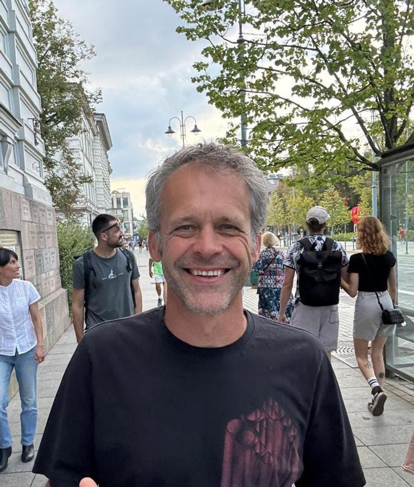 Pieter Vanden Berghe, a neuroscientist at KU Leuven, wears a black t-shirt and smiles at the camera.