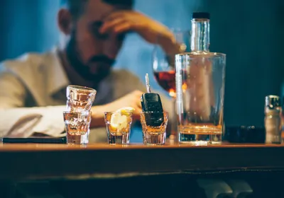 Man sitting at the bar counter alone, seems to be binge drinking. Therapeutics developed based on neurons activated in response to binge drinking could help treat such compulsive drinking. Man sitting at the bar counter alone, seems to be binge drinking. Therapeutics developed based on neurons activated in response to binge drinking could help treat such compulsive drinking.