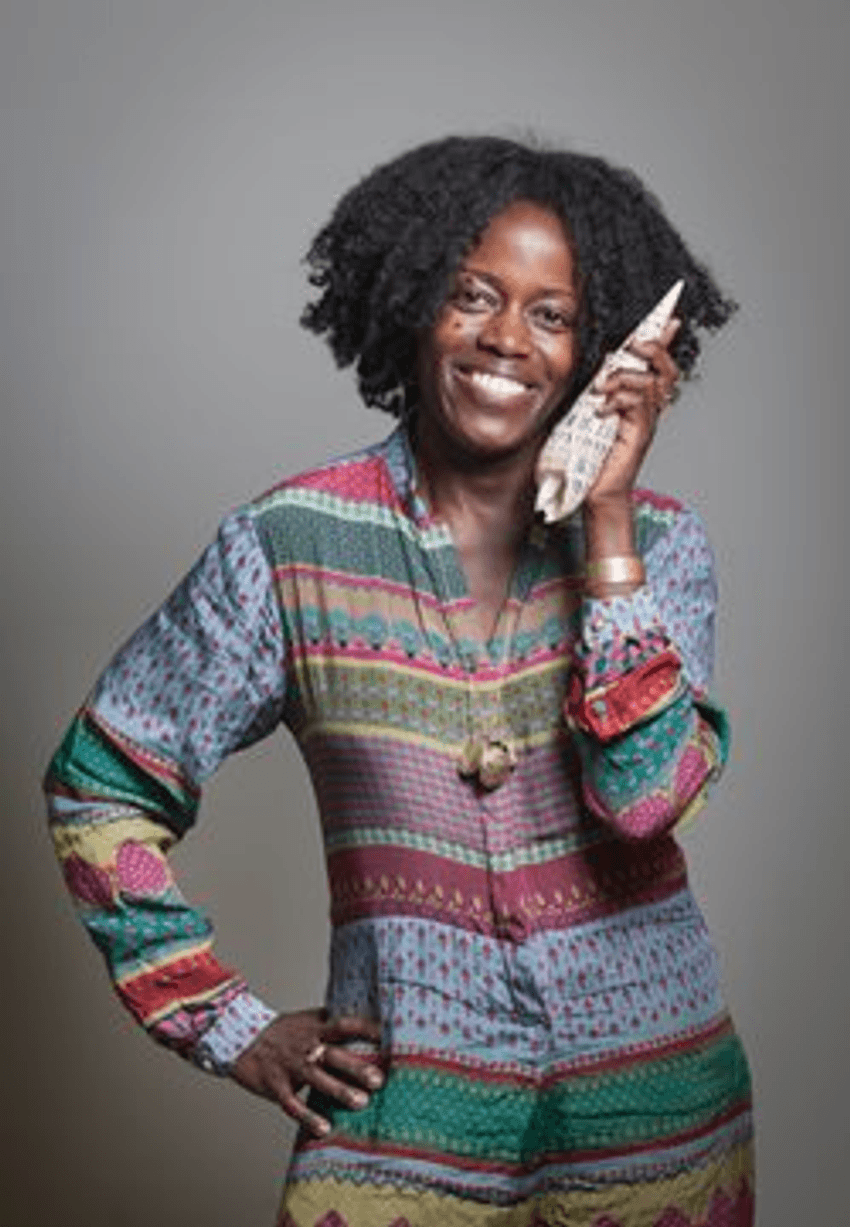 Photograph of Mandë Holford Photograph of Mandë Holford