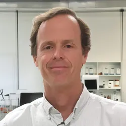 Peter Vanderklish wears a white shirt in a research laboratory.