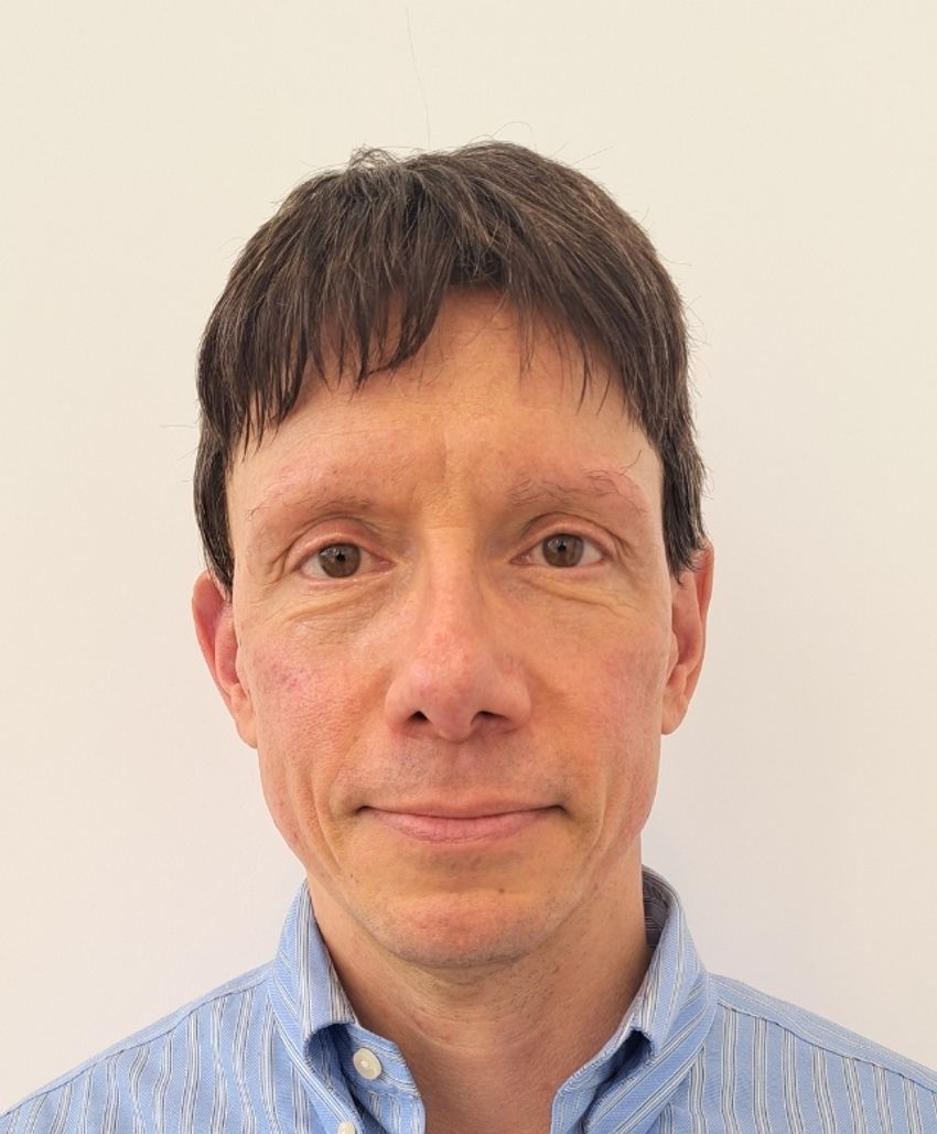 Epigenetics researcher Steve Horvath is wearing a blue shirt with white stripes against a white background.