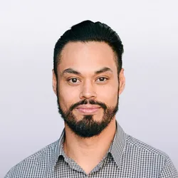 A headshot of Rob Estrella