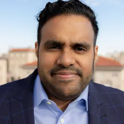 Vijeth Iyengar wears a suit jacket in a headshot.